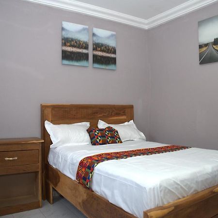 Faith And Grace Guest House Lamin Bagian luar foto