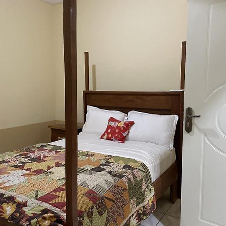 Faith And Grace Guest House Lamin Bagian luar foto