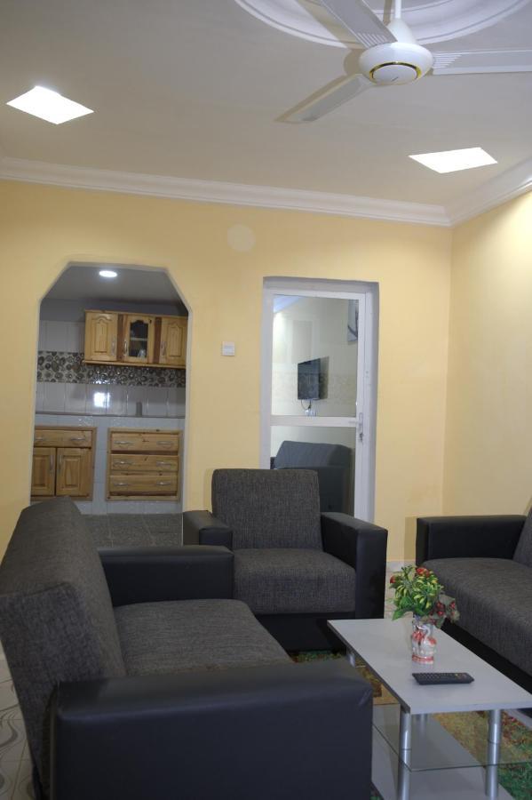 Faith And Grace Guest House Lamin Bagian luar foto