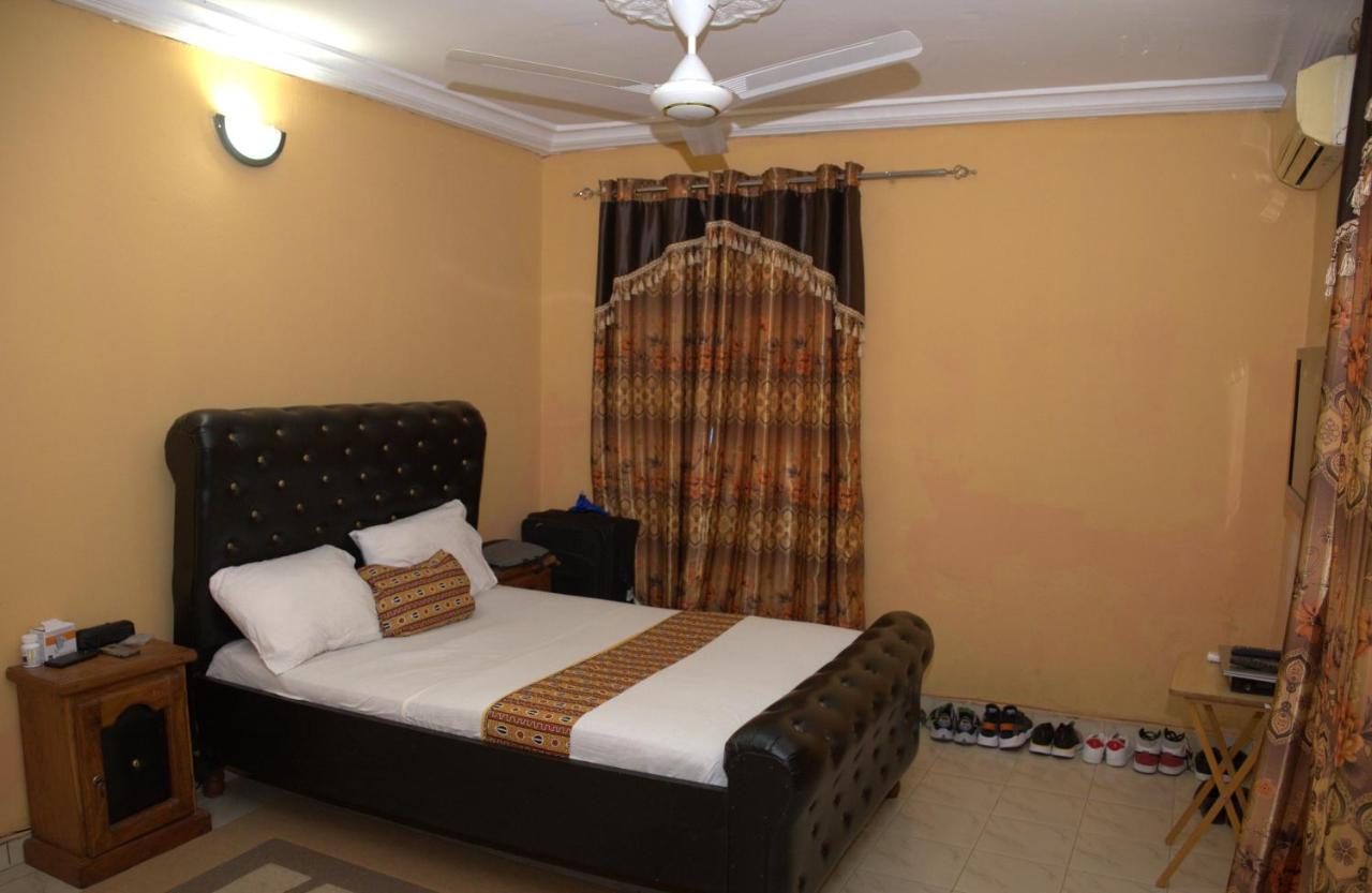 Faith And Grace Guest House Lamin Bagian luar foto