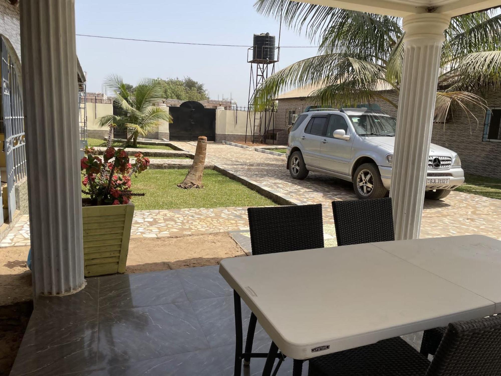 Faith And Grace Guest House Lamin Bagian luar foto