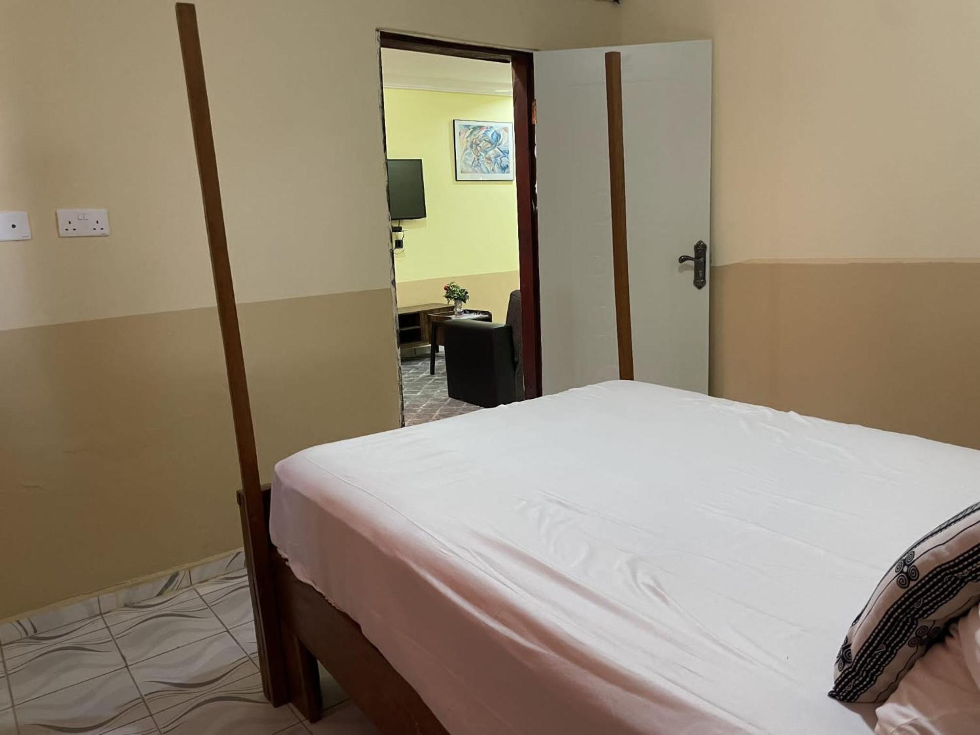 Faith And Grace Guest House Lamin Bagian luar foto