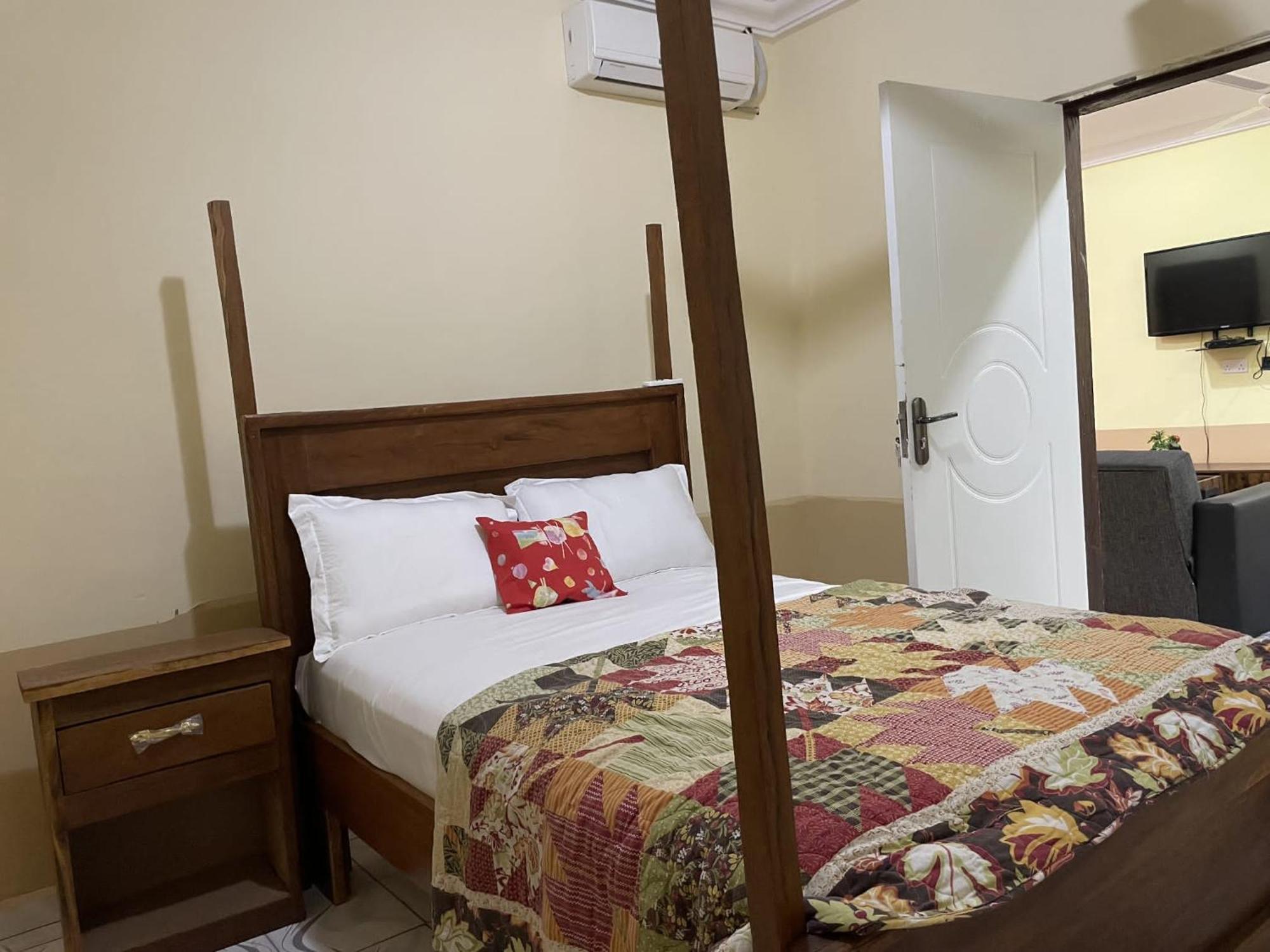 Faith And Grace Guest House Lamin Bagian luar foto