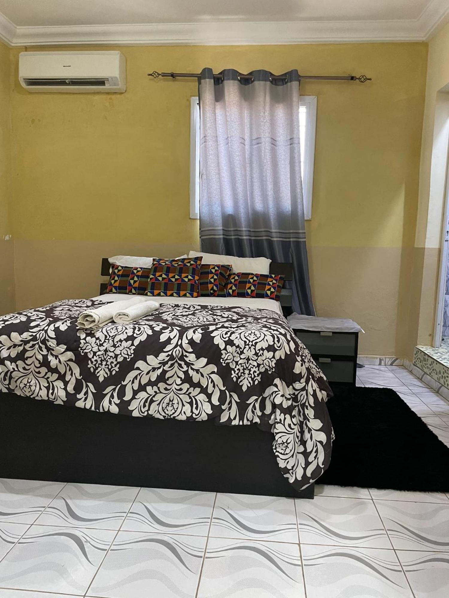 Faith And Grace Guest House Lamin Bagian luar foto