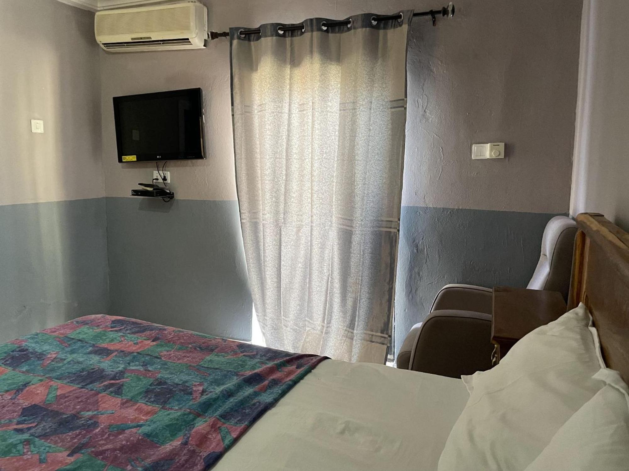 Faith And Grace Guest House Lamin Bagian luar foto